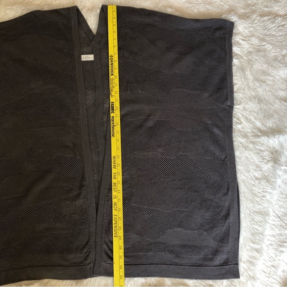 Lululemon Athletica Find Your Light Wrap - Picture 9 of 14